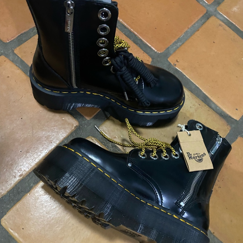 Dr. Martens Jadon Max Boot Black